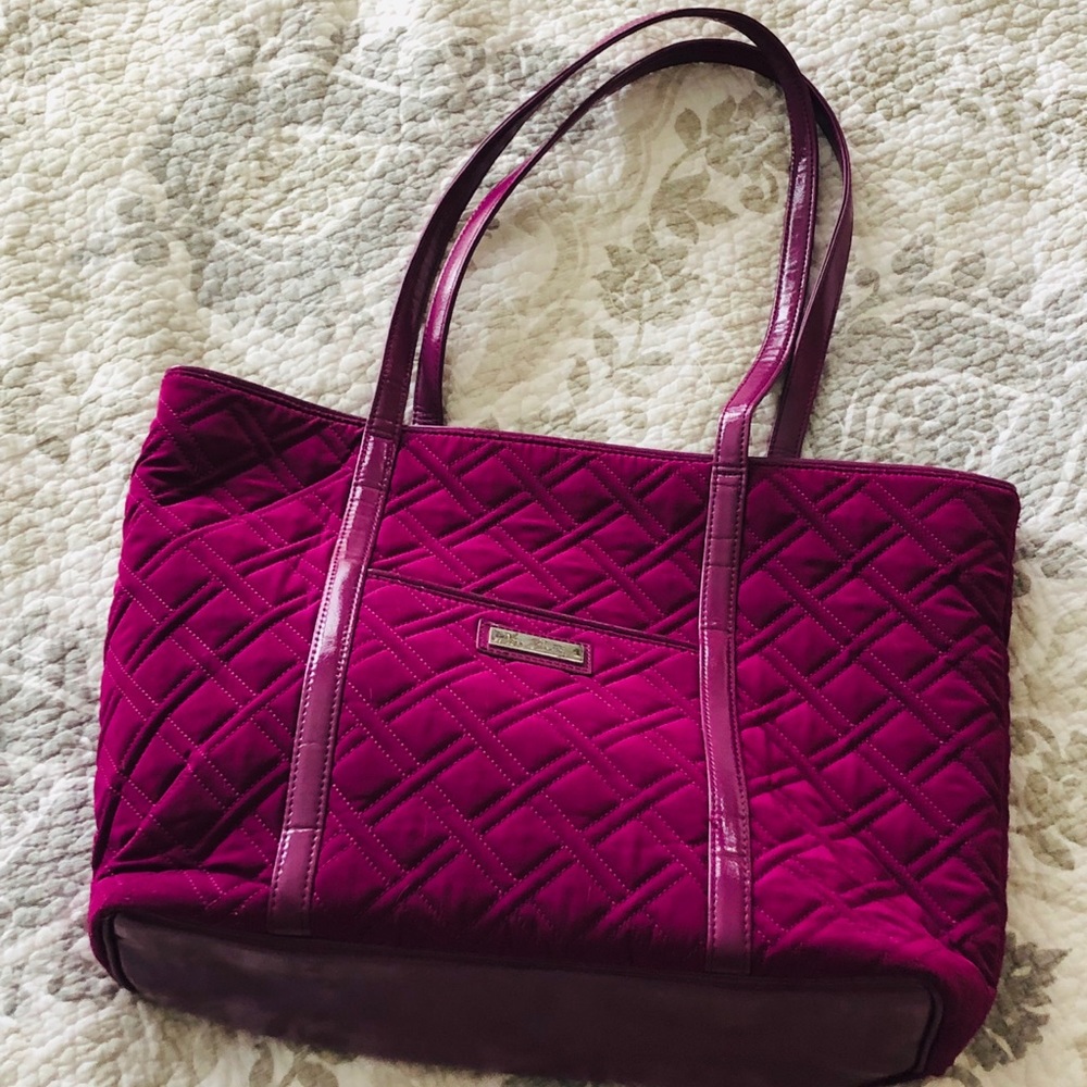 Adorable Vera Bradley work bag. Vibrant color!